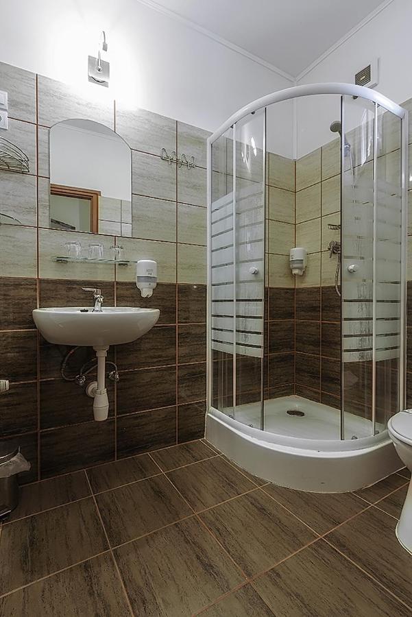 Aranypatko Fogado-Etterem Hotell Győrújbarát Eksteriør bilde