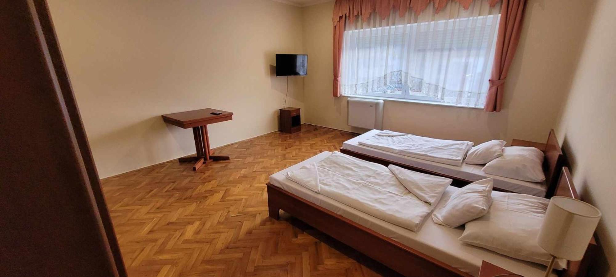 Aranypatko Fogado-Etterem Hotell Győrújbarát Eksteriør bilde